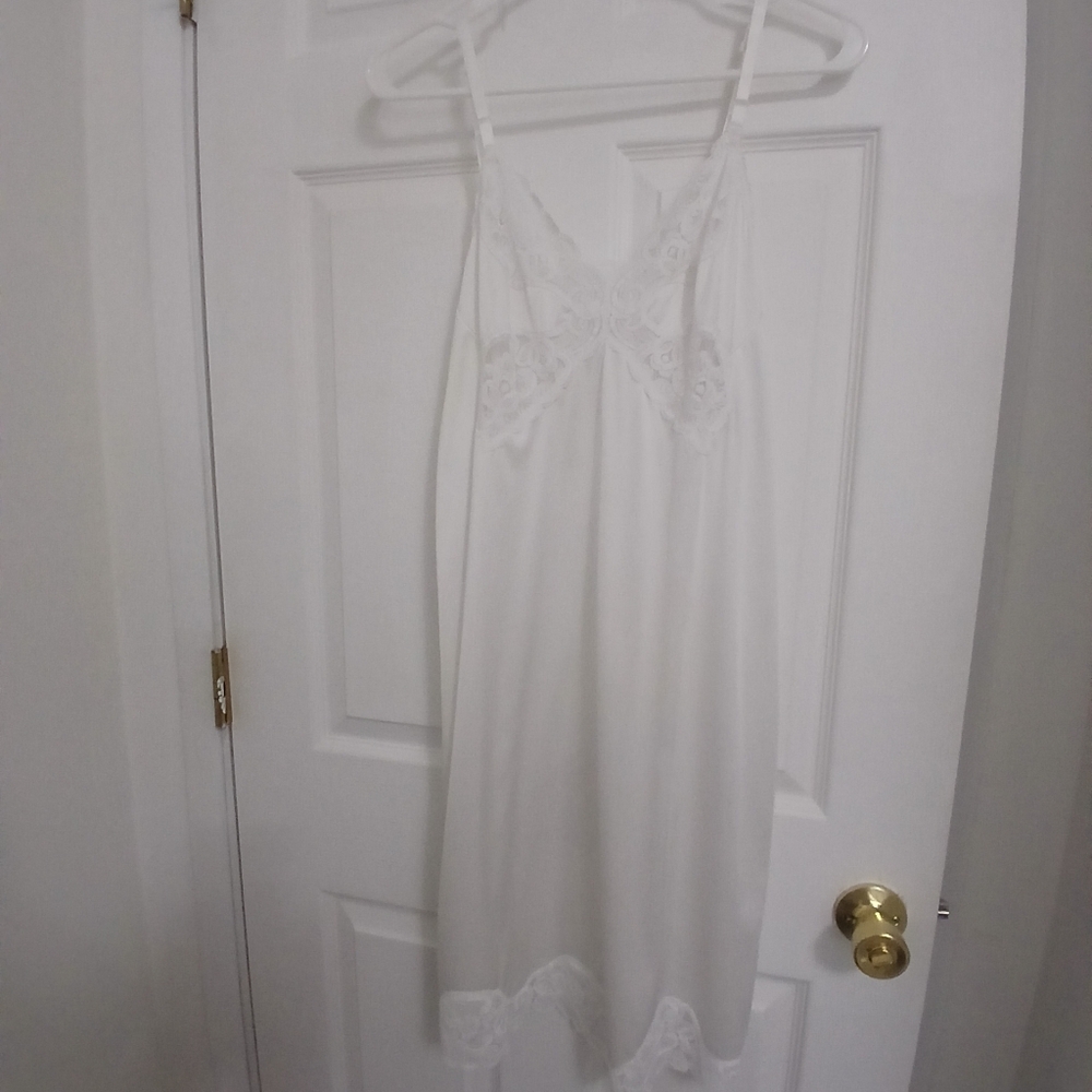 Vanity Fair Full Length White Slip